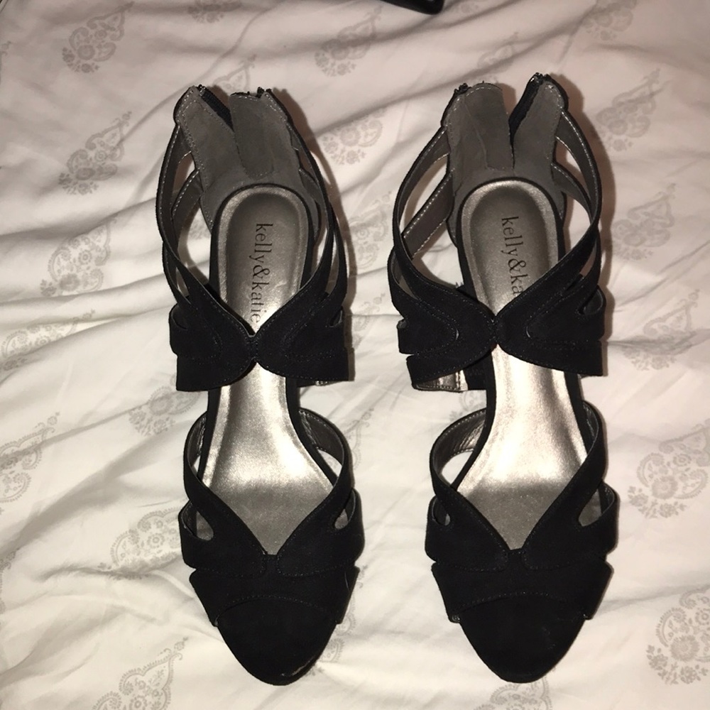 Cute basic black heels!